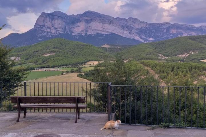 Preciosas Vistas A La Montana, Luminoso Y Acogedor Apartamento El Pueyo de Araguás Exterior foto